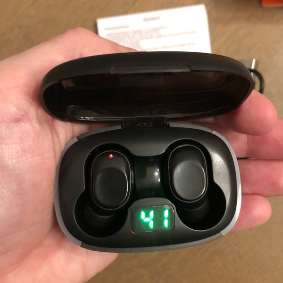 NEW FedEx Y70 True Wireless Headset Earbud Headphones - Picture 6 of 6
